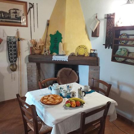 B&B Is Camminantis Nurallao Bagian luar foto