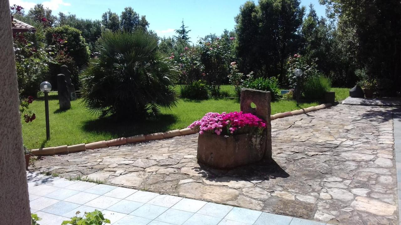 B&B Is Camminantis Nurallao Bagian luar foto