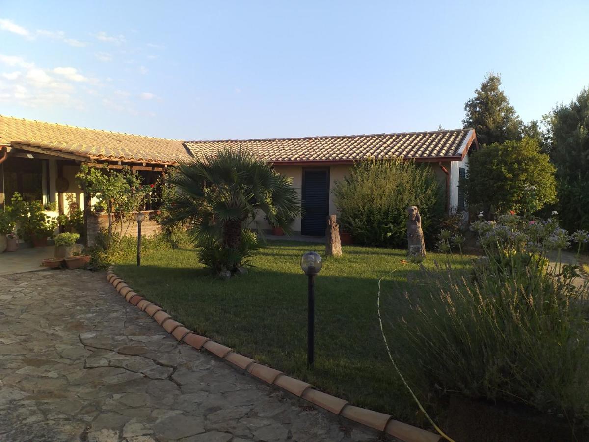 B&B Is Camminantis Nurallao Bagian luar foto